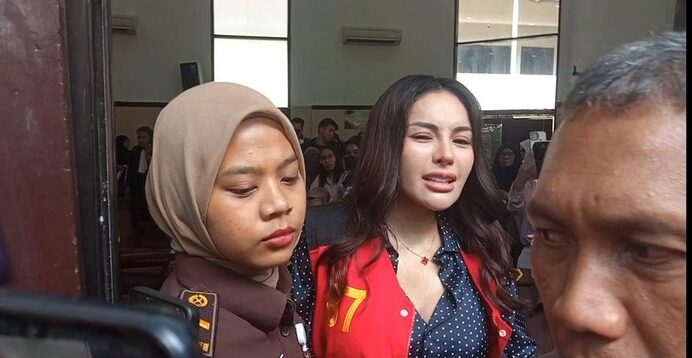 Nikita Mirzani Cabut Gugatan Wanprestasi Rp100 Miliar Terhadap Reza Gladys, Fokus Kasus Pidana