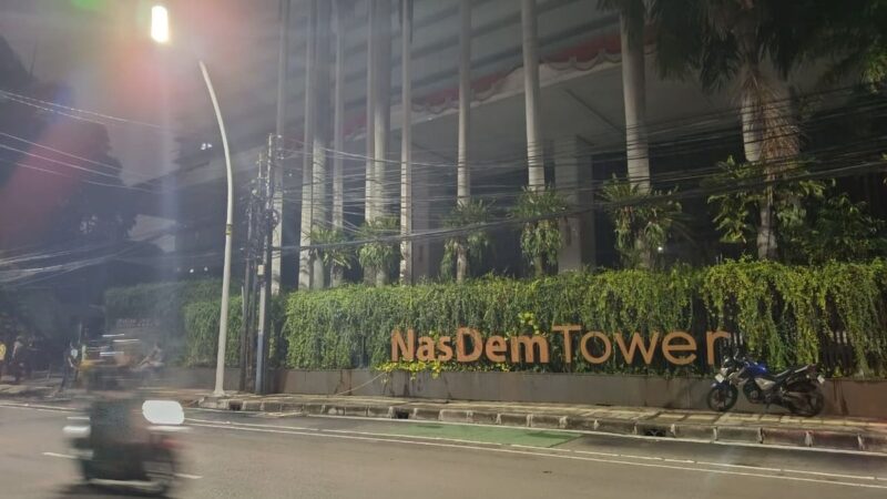 Kericuhan Menerpa Nasdem: Setelah Rumah Ahmad Sahroni Dirusak, Kantor DPP Diserbu Massa