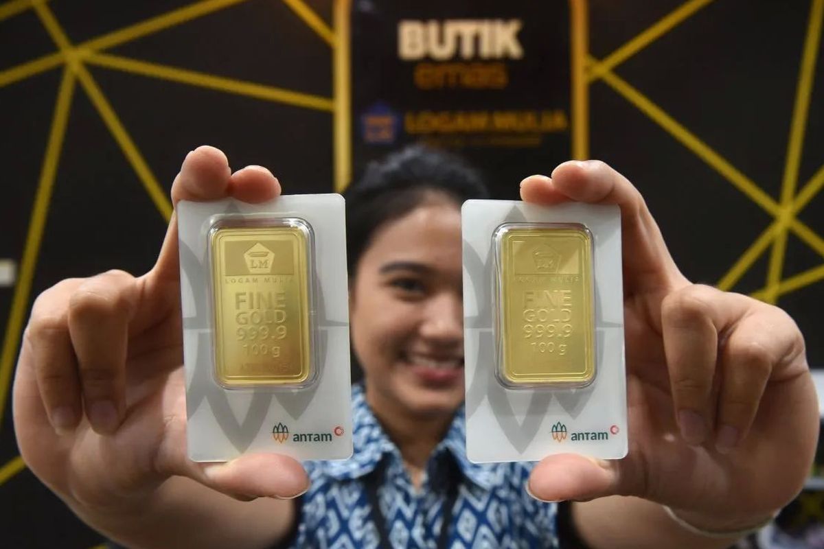 Fluktuasi Harga Emas Antam: Turun Rp 7.000 per Gram pada 22 November 2025