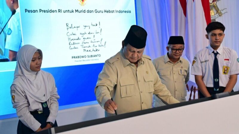 Melangkah Menuju Indonesia Cerdas: Peluncuran Program Digitalisasi Pembelajaran oleh Presiden Prabowo