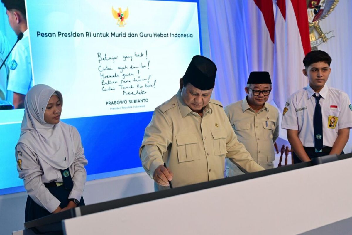 Melangkah Menuju Indonesia Cerdas: Peluncuran Program Digitalisasi Pembelajaran oleh Presiden Prabowo