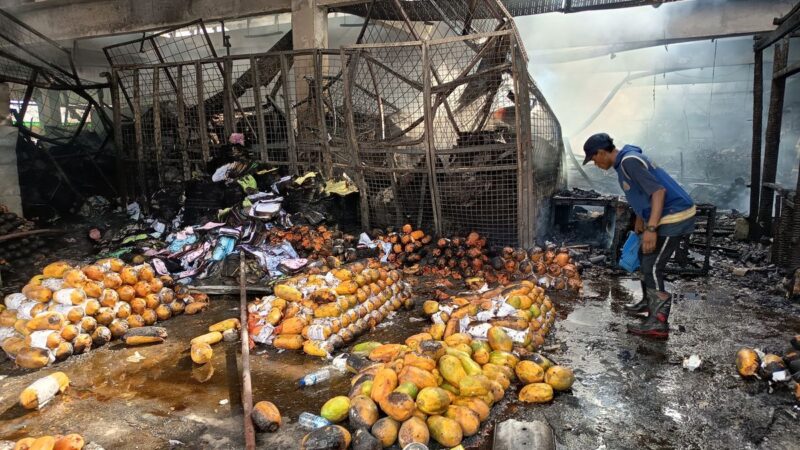 Tragedi Kebakaran Pasar Induk Kramat Jati: Pedagang Terpaksa Selamatkan Diri, Harta Benda Hangus Dilalap Api