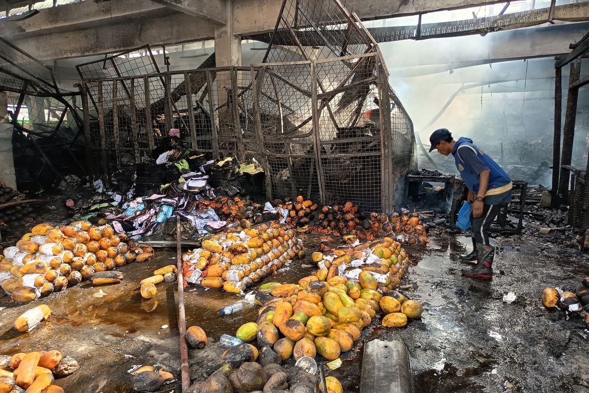 Tragedi Kebakaran Pasar Induk Kramat Jati: Pedagang Terpaksa Selamatkan Diri, Harta Benda Hangus Dilalap Api