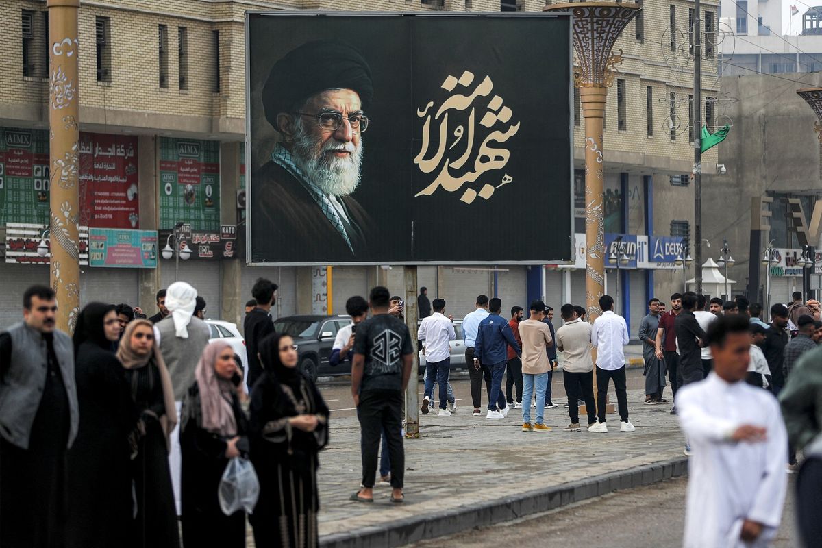 Keteguhan di Tengah Konflik: Ribuan Warga Iran Laksanakan Salat Idulfitri di Bawah Bayang-Bayang Perang