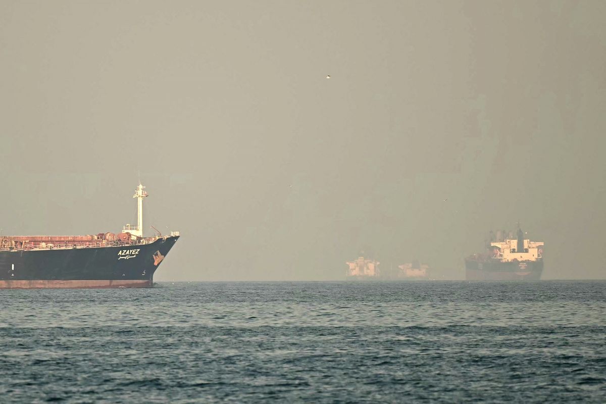Konflik Selat Hormuz: Kapal Perusak AS Melumpuhkan Kapal Kargo Iran dalam Upaya Penegakan Blokade
