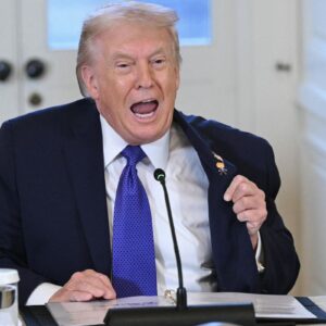 Eskalasi di Selat Hormuz: Trump Instruksikan Tindakan Mematikan terhadap Kapal Pemasang Ranjau Iran